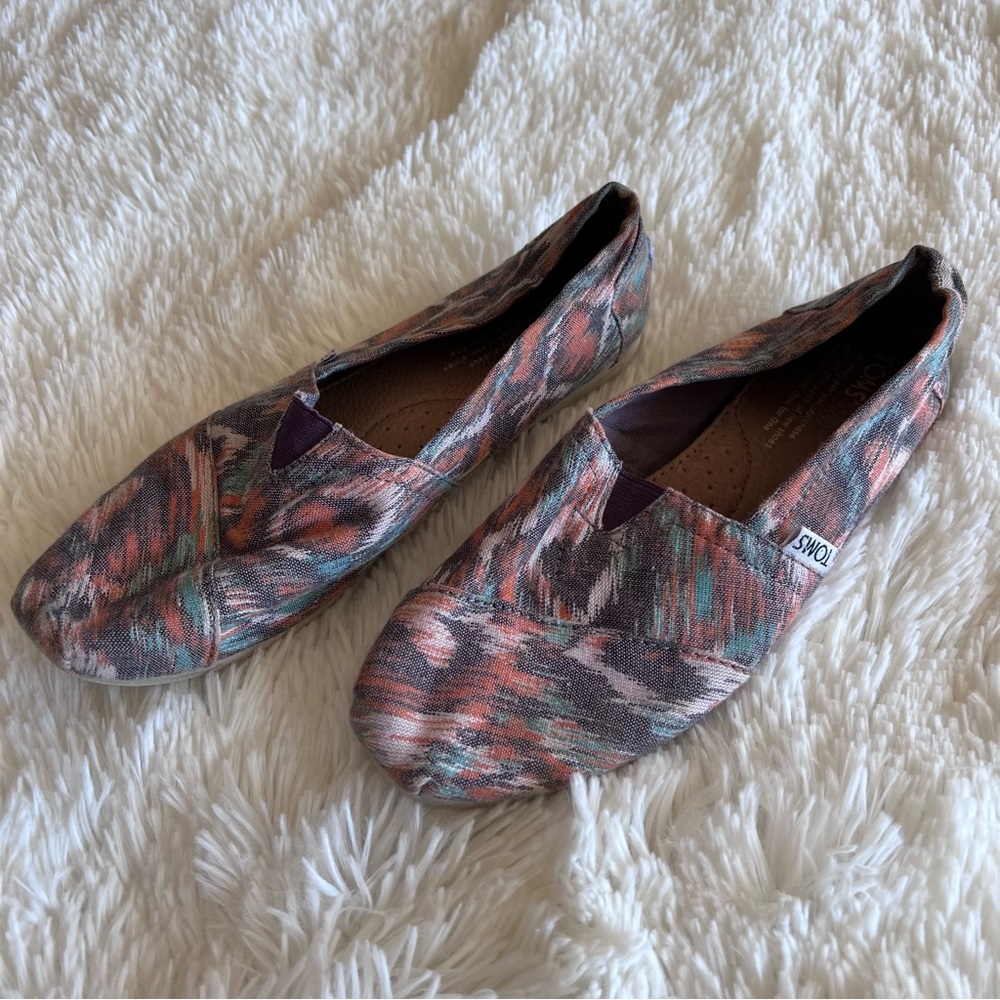 Toms Slip-ons Size 6.5